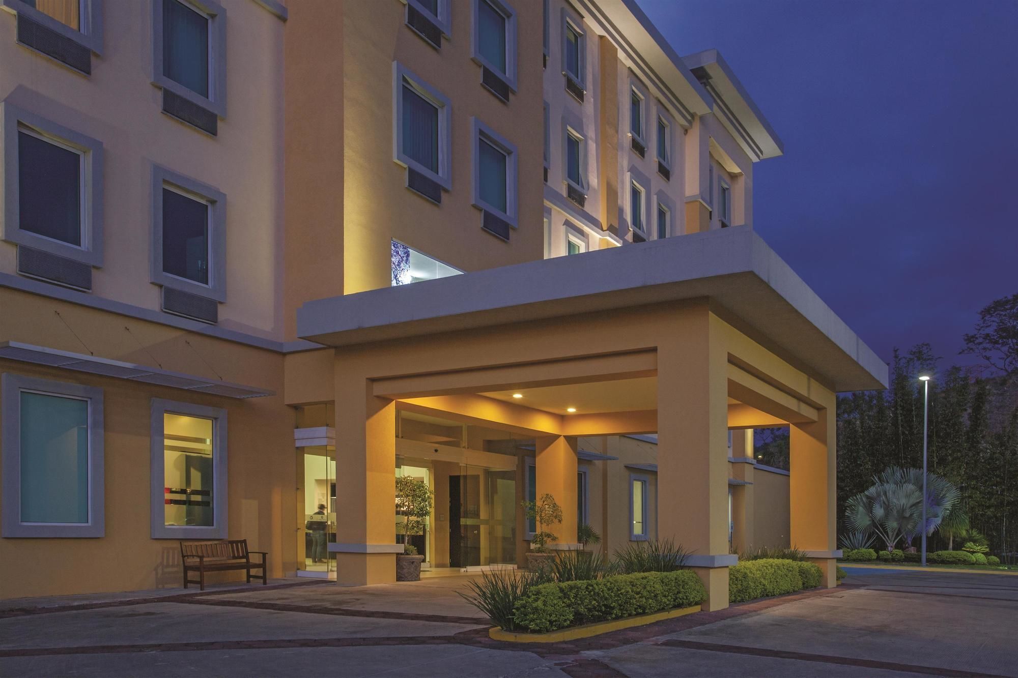 La Quinta By Wyndham Poza Rica Hotel Buitenkant foto