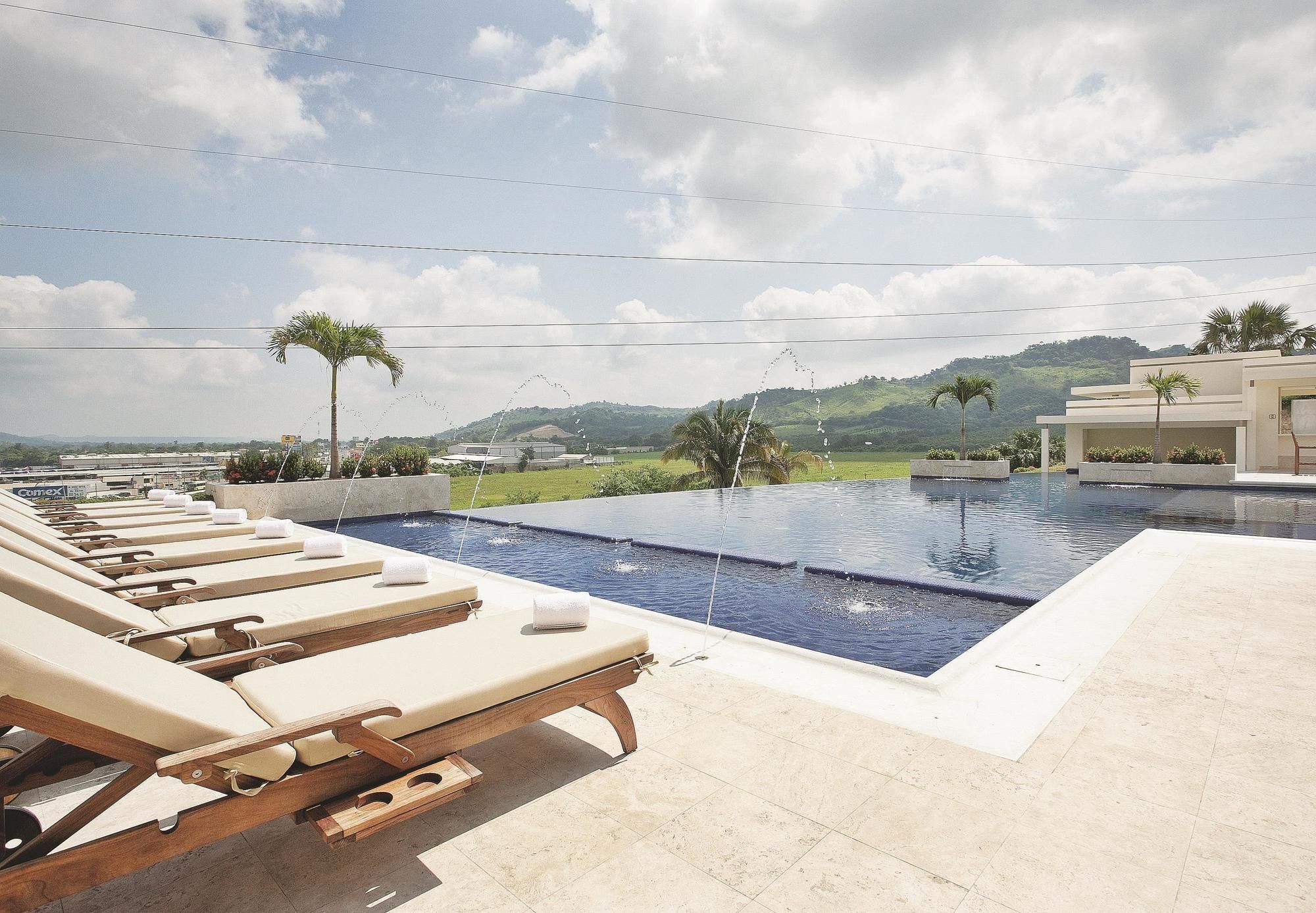 La Quinta By Wyndham Poza Rica Hotel Buitenkant foto