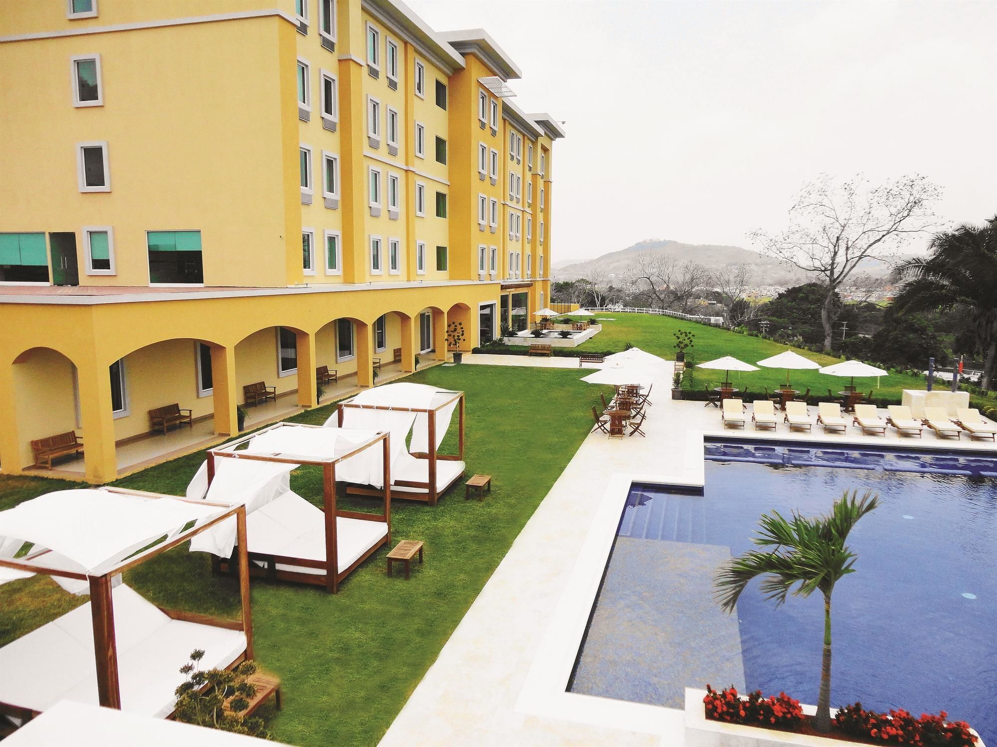 La Quinta By Wyndham Poza Rica Hotel Buitenkant foto